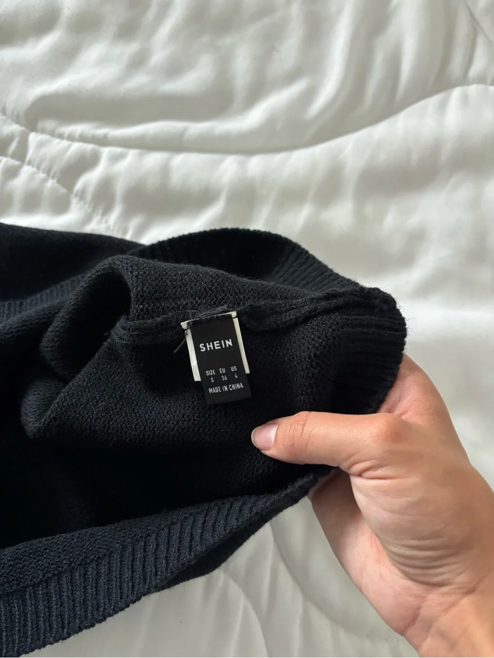 SHEIN Black V-Neck Knit Sweater Vest - Picture 3 of 3
